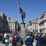 banksy statue london — DE news
