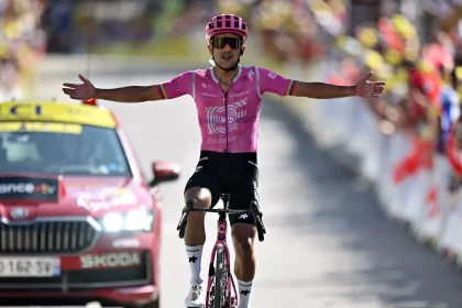 (S+) 18. Etappe Tour de France: Carapaz attackiert sich zum Sieg – bekommt Pogačar doch noch Probleme? - Spiegel