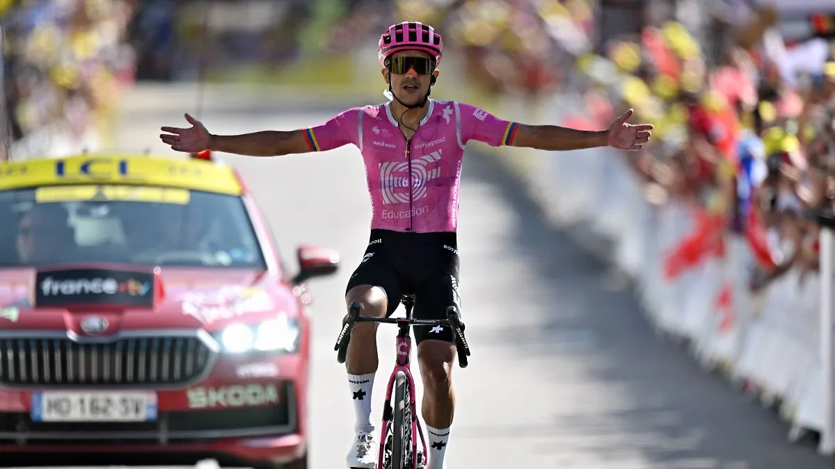 (S+) 18. Etappe Tour de France: Carapaz attackiert sich zum Sieg – bekommt Pogačar doch noch Probleme? - Spiegel