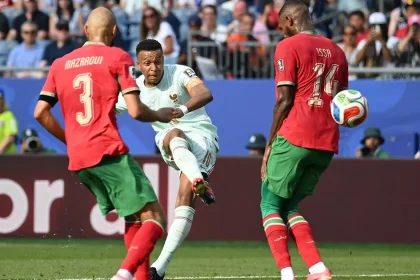Frankreich im WM-Halbfinale! Mbappé trifft und muss verletzt raus - BILD