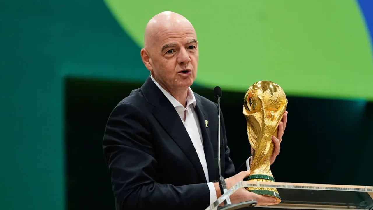 Fußball-WM steht zum Verkauf: Uefa beruft Krisensitzung wegen Infantino ein