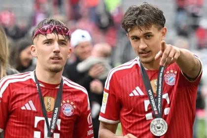Tom Bischof machte einst den Karten-Jubel: FC Bayern-Star enthüllt Uno-Deal - BILD