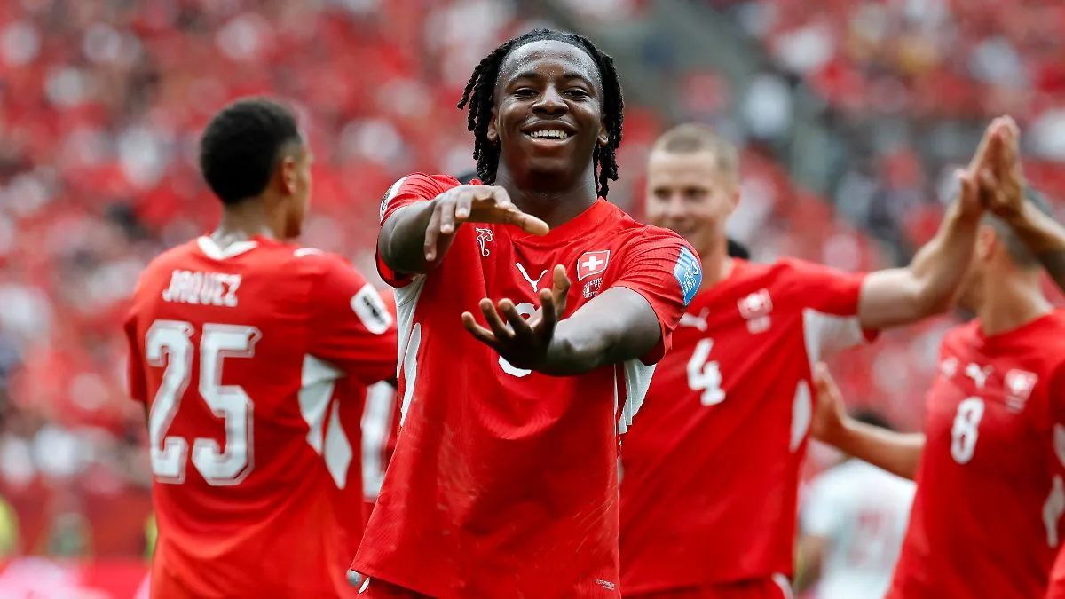 WM 2026: Wettbieten von England-Klubs: Wechsel-Wende bei Bundesliga-Star Johan Manzambi? - BILD