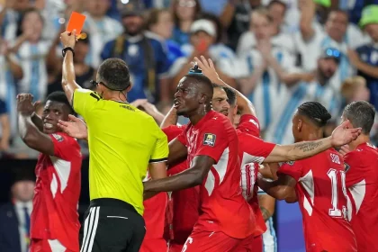Regelhüter geben schwere WM-Panne zu! Embolo hätte nicht Gelb-Rot sehen dürfen - BILD