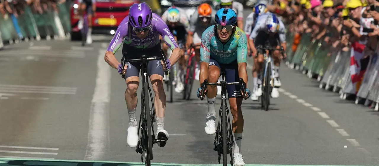 Mauro Schmid: Mit Wheelie zum Überraschungssieg auf der 13. Etappe der Tour de France