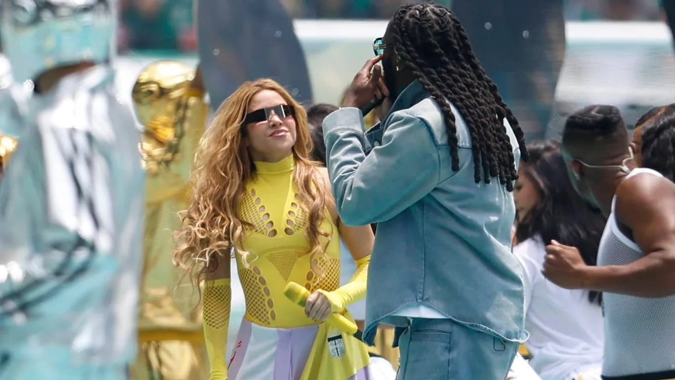 Mittlerweile fast schon Fifa-Stammgast: Shakira (li.) bei der Eröffnungsfeier mit Musiker Burna Boy.