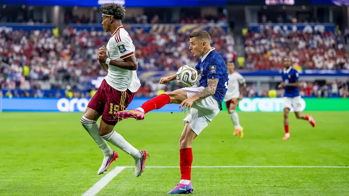 Lamine-Yamal-of-Spain-and-Lucas-Digne-of-France-during-the-2026-World-Cup-match-between-France-and-Spain-at-Dallas-Stadium-on-July-14-2026-in-Dallas-United-States